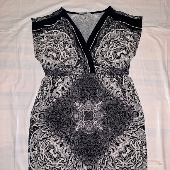 Bailey Blue | Black and White Paisley V Neck Tunic Mini Dress - Picture 1 of 9